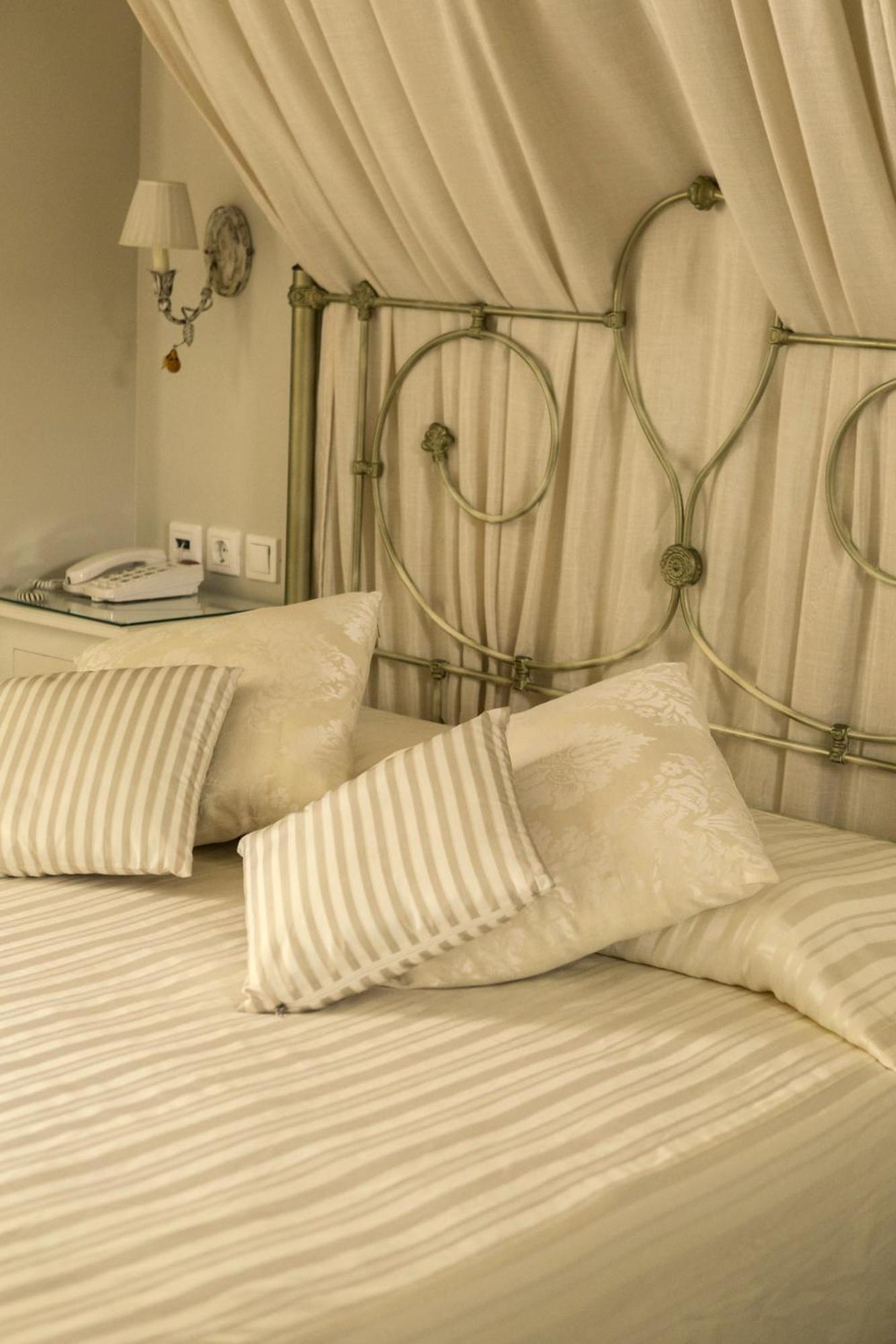 Angelica Traditional Boutique Hotel Идра Номер фото